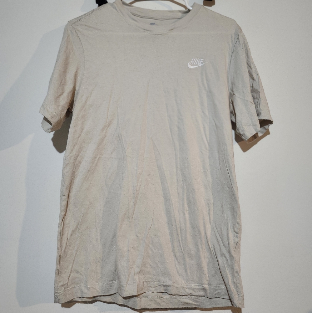 Nike Essential Logo Tee – Beige – Size M
